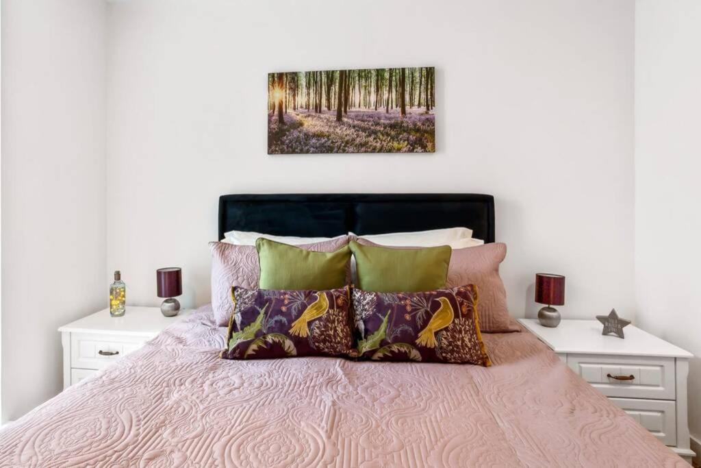 Stunning 2 Bed/2 Bath In Town Centre & Parking! Apartment Bracknell Exterior foto